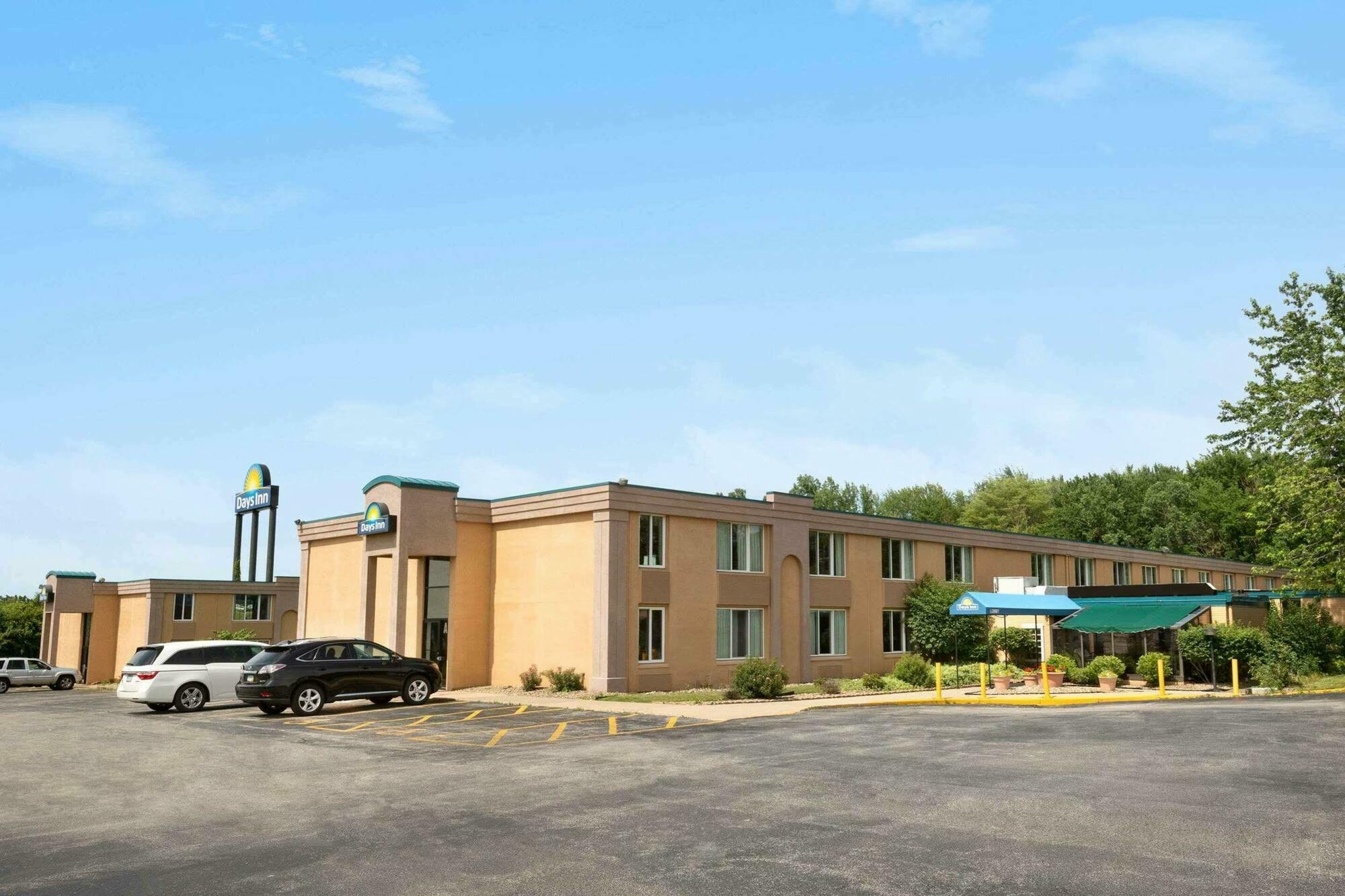 Days Inn By Wyndham Willoughby/Cleveland Exterior photo